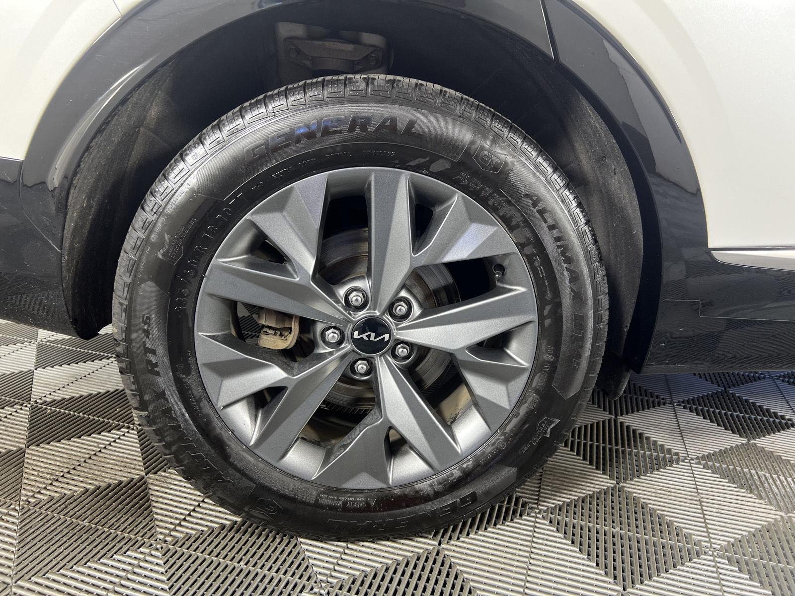Used 2024 Snow White Pearl Kia SX-Prestige image 11