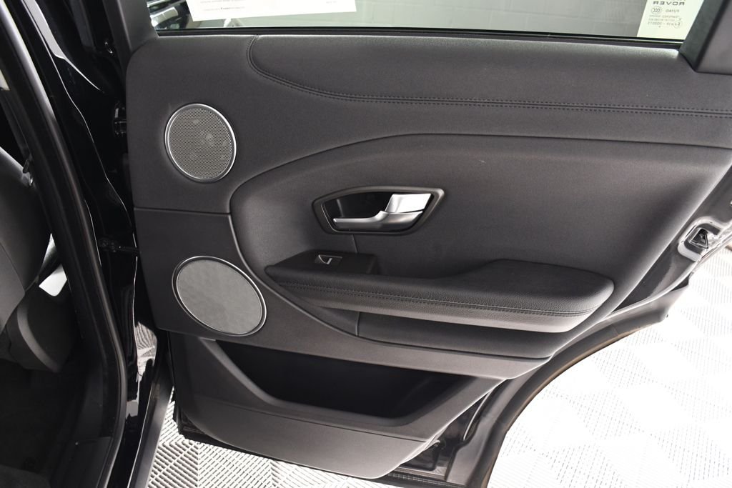 Used 2018 Narvik Black Land Rover SE image 21