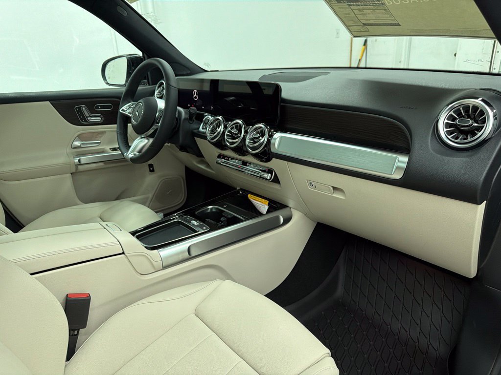 Used 2026 Black Mercedes-Benz GLB 250 image 27