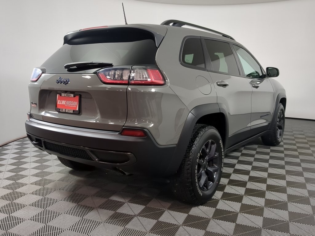 Used 2019 Sting-Gray Clearcoat Jeep Upland image 11