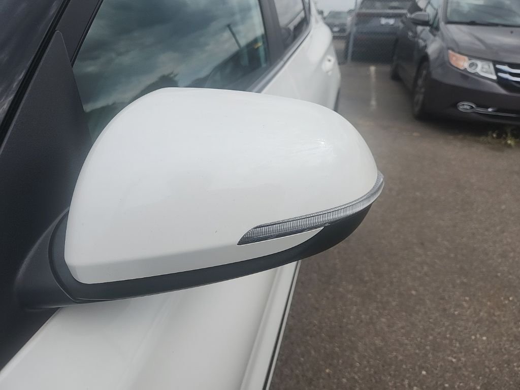 Used 2024 White Kia SX image 7