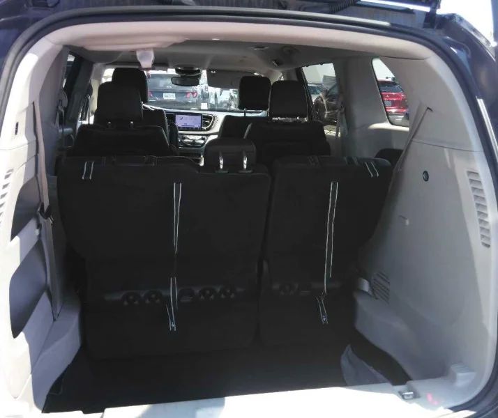 Used 2023 Black Chrysler Touring L image 4