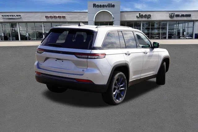 New 2026 Silver Zynith Exterior Paint Jeep Limited image 3