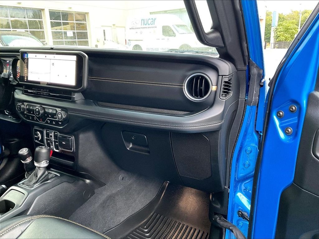 Used 2025 Hydro Blue Pearl Coat Jeep Sahara image 13