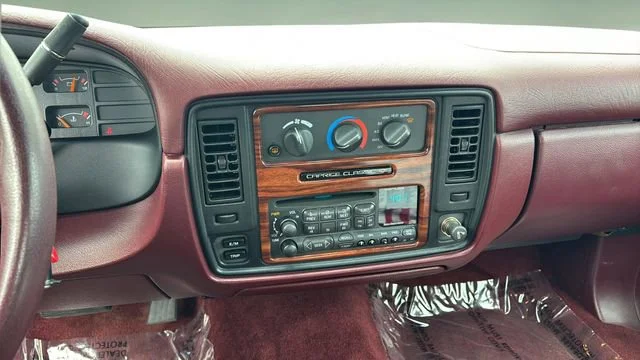 Used 1996 White Chevrolet 1SA Special Value Pkg image 23