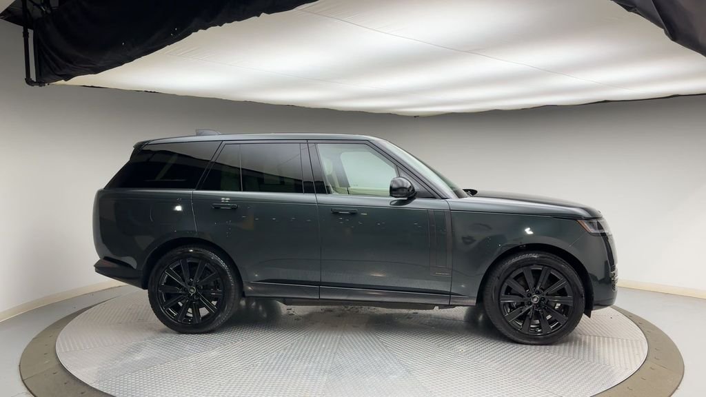 Used 2025 Belgravia Green Metallic Land Rover Autobiography image 9