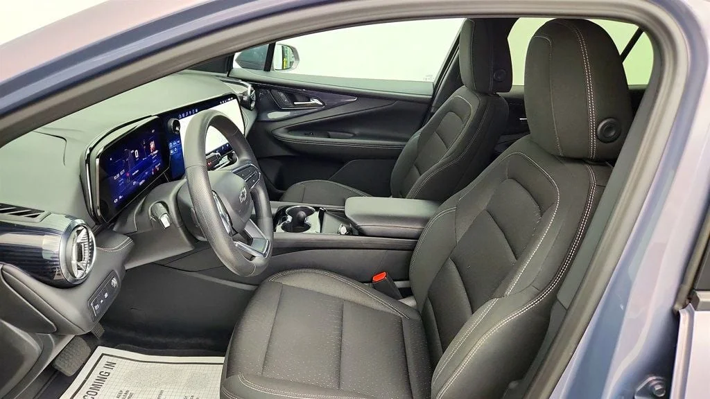 Used 2025 Galaxy Gray Metallic Chevrolet FWD 4dr LT Midnight/Sport Edition image 18