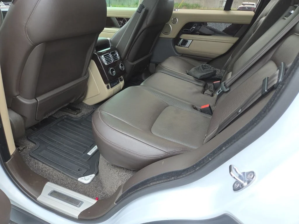 Used 2019 White Land Rover 3.0L V6 Supercharged HSE image 11