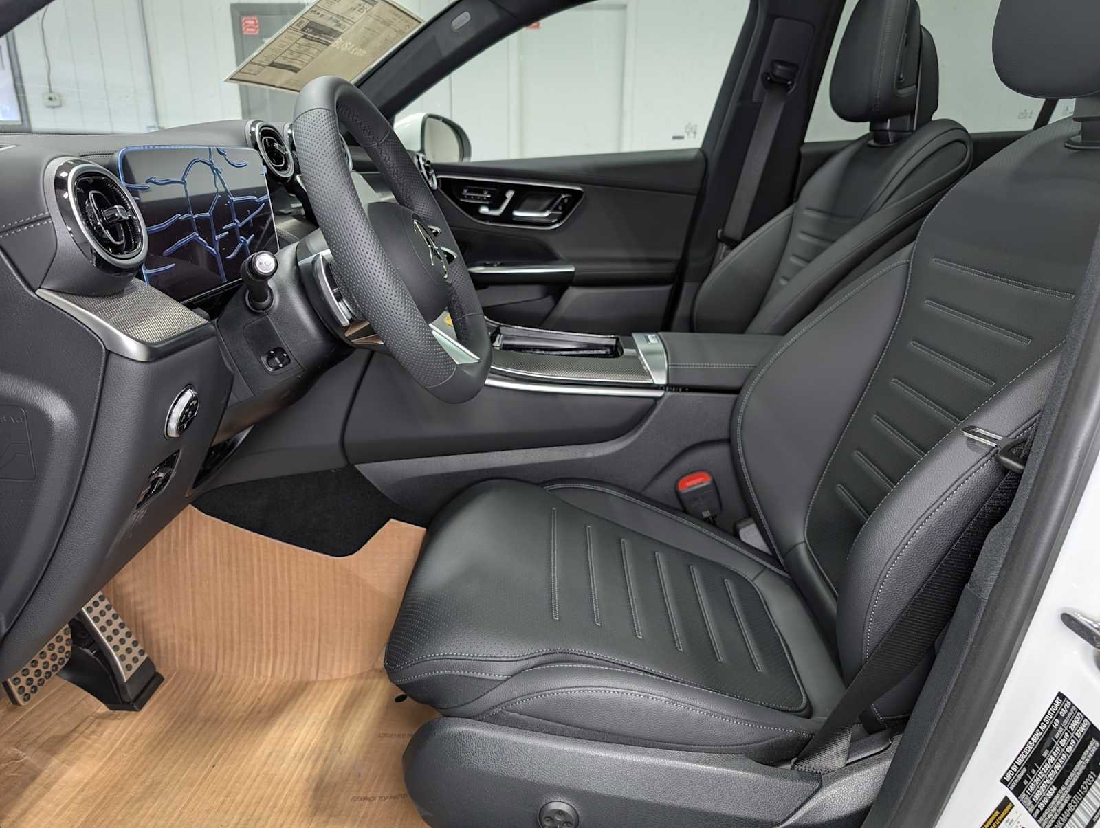 New 2026 Polar White Mercedes-Benz GLC 300 image 4