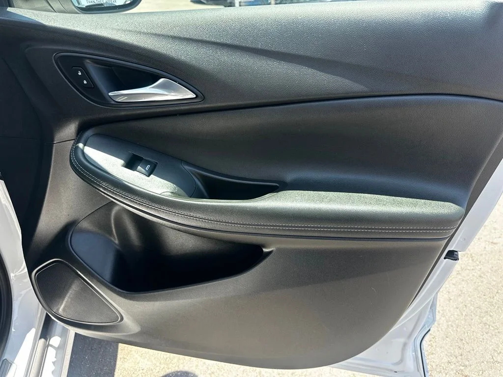 Used 2020 White Buick Essence image 16