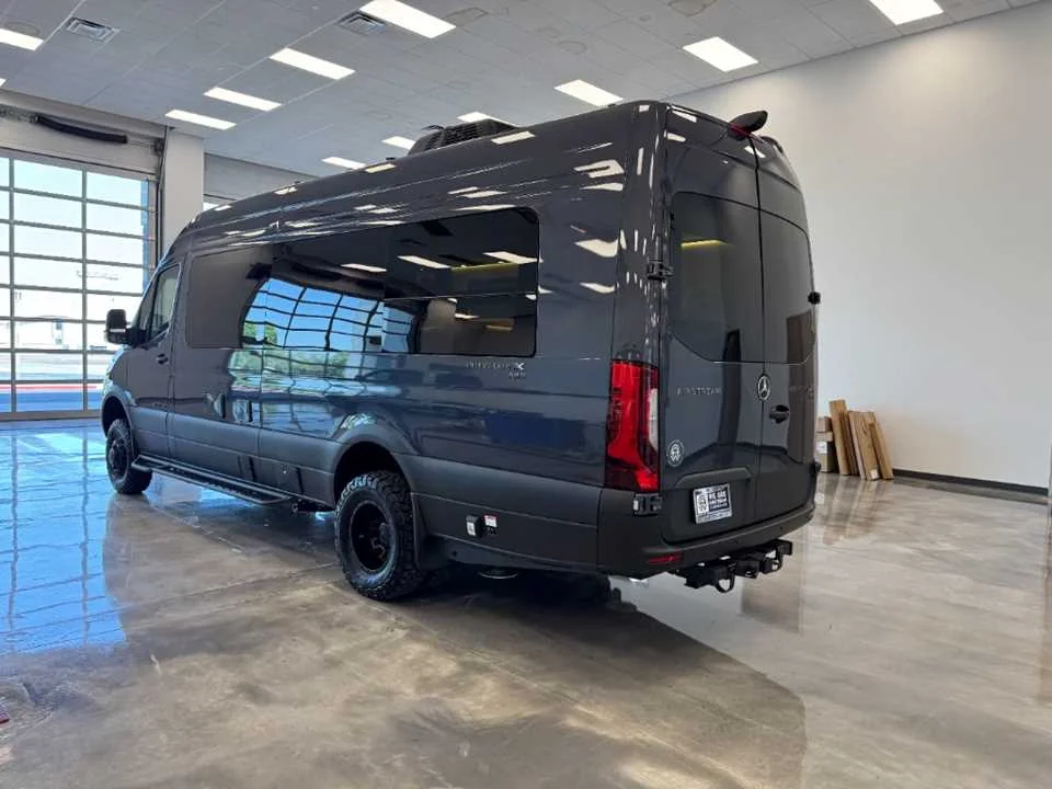 New 2027 TENORITE GREY PREMIUM METALLIC AIRSTREAM  image 3