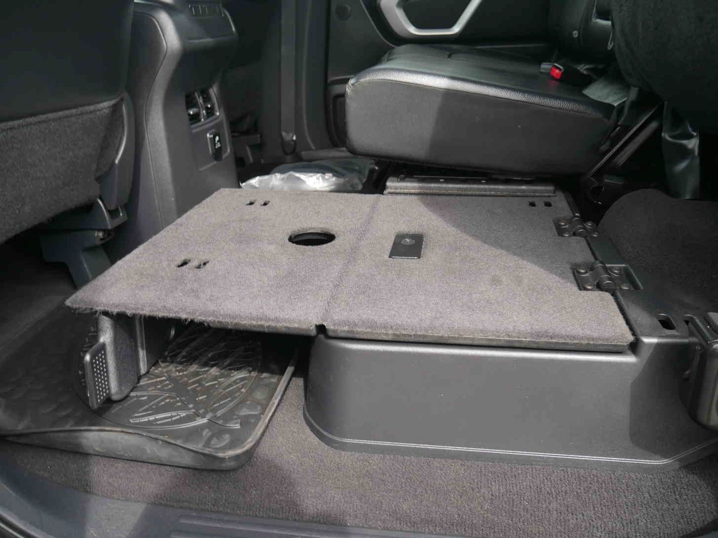 Used 2017 Silver Nissan SL image 20