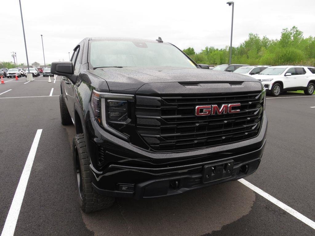 Used 2025 Onyx Black GMC Elevation image 4