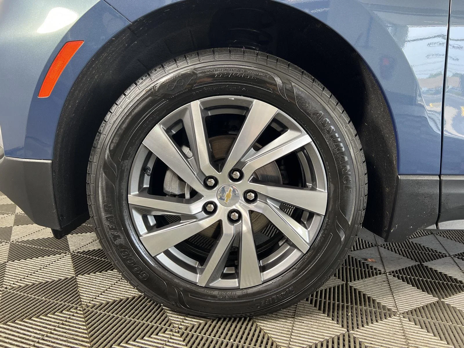 Used 2024 Lakeshore Blue Chevrolet LT image 29