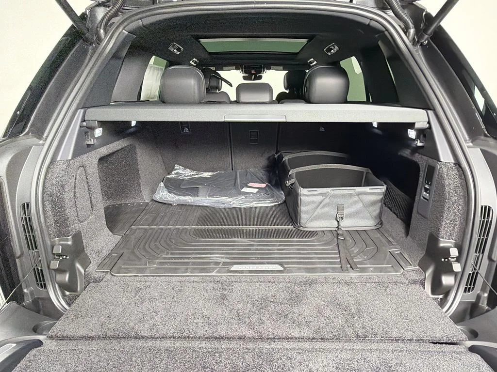 New 2026 Carpathian Grey Land Rover SE image 28
