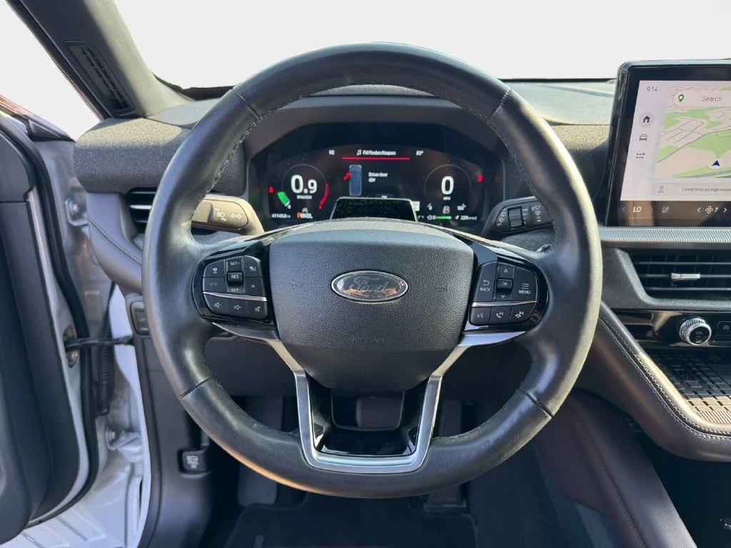 Used 2025 White Metallic Ford Platinum image 11