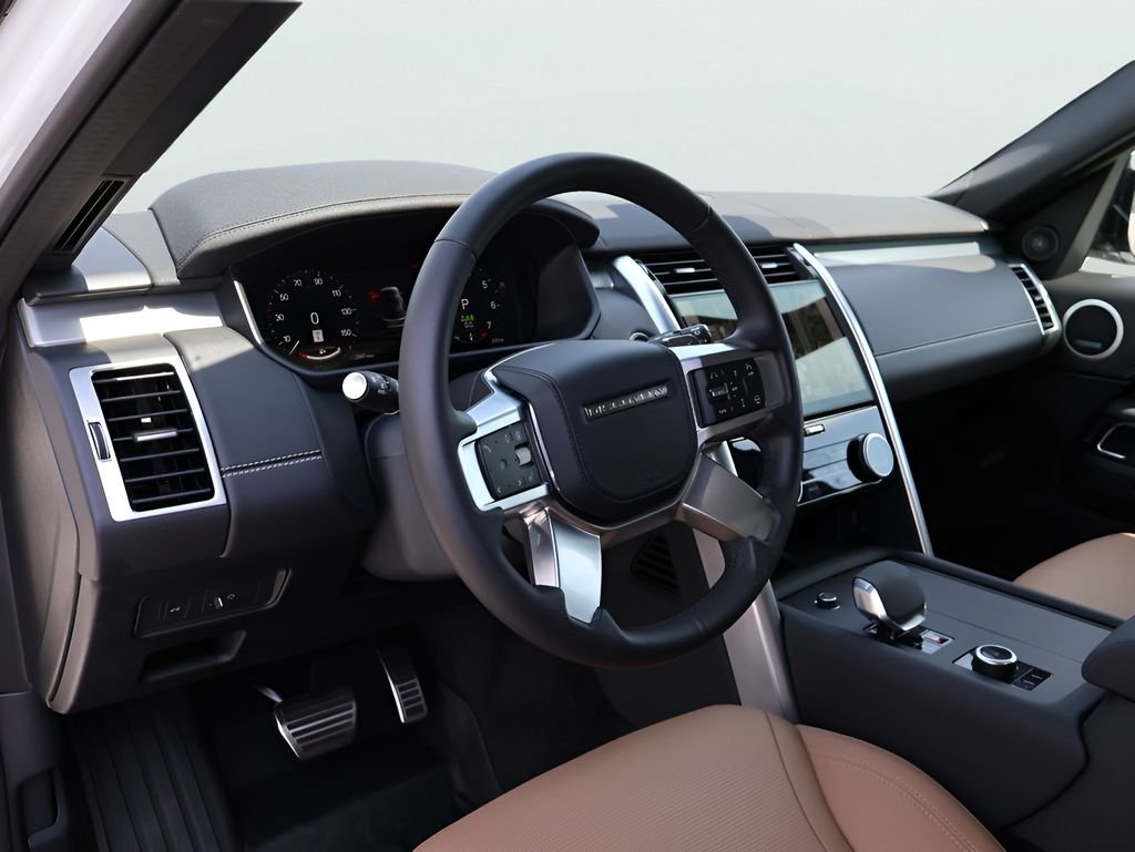 New 2026 Fuji White Land Rover Dynamic SE image 18