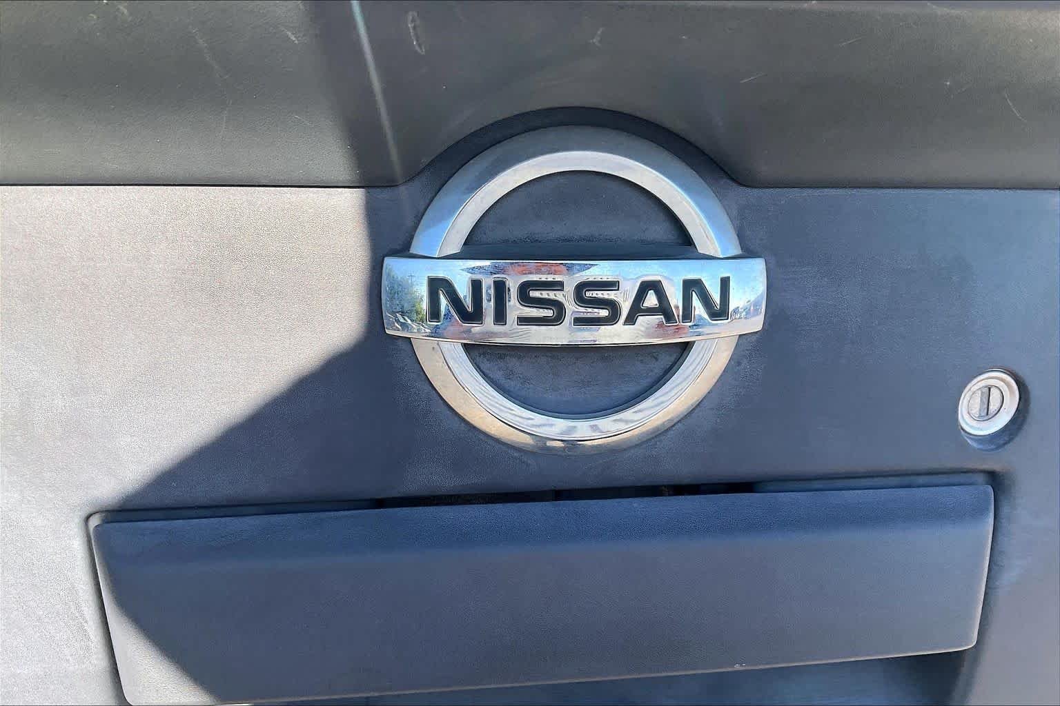 Used 2016 Glacier White Nissan S image 9