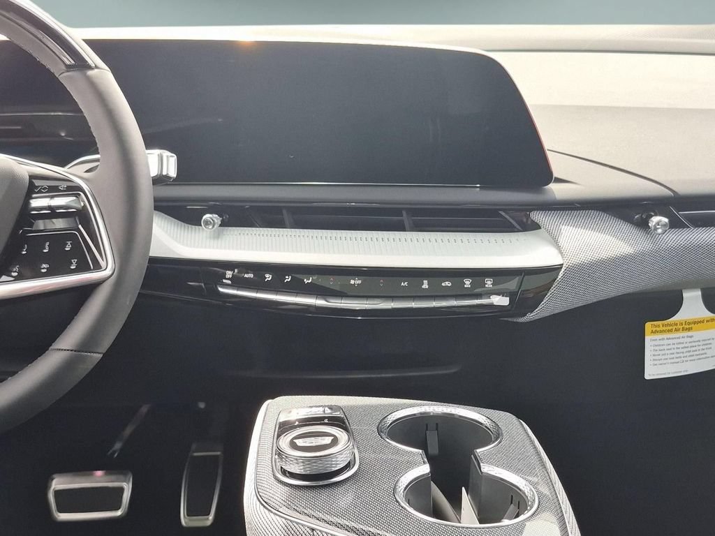 2027 Cadillac OPTIQ Luxury - Photo 12