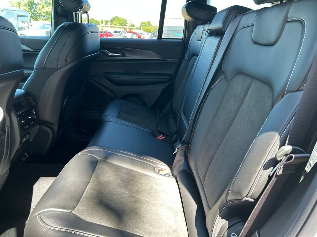 Used 2025 Silver Jeep Altitude image 22