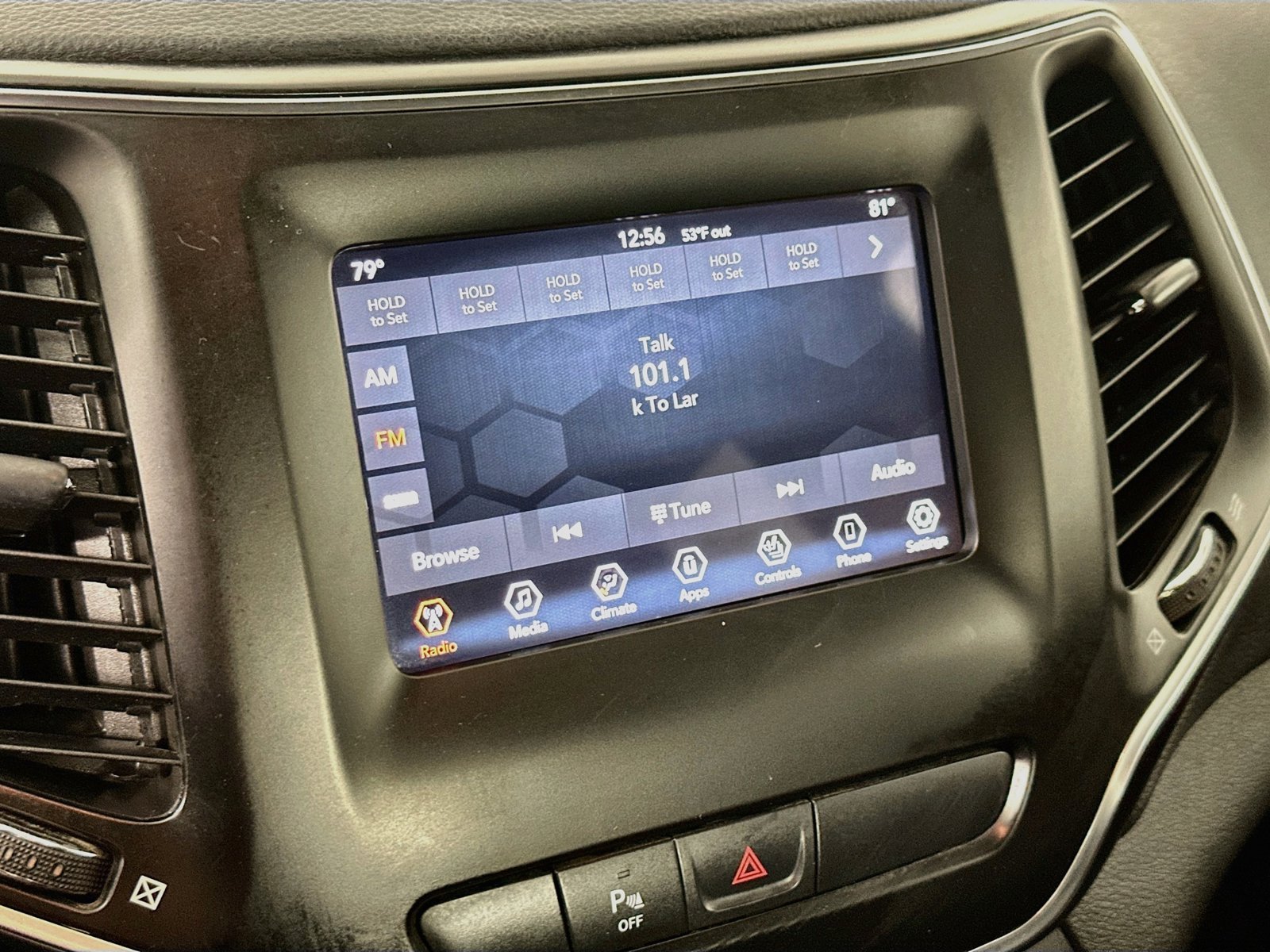 Used 2019 Billet Silver Metallic Clearcoat Jeep Latitude Plus image 14