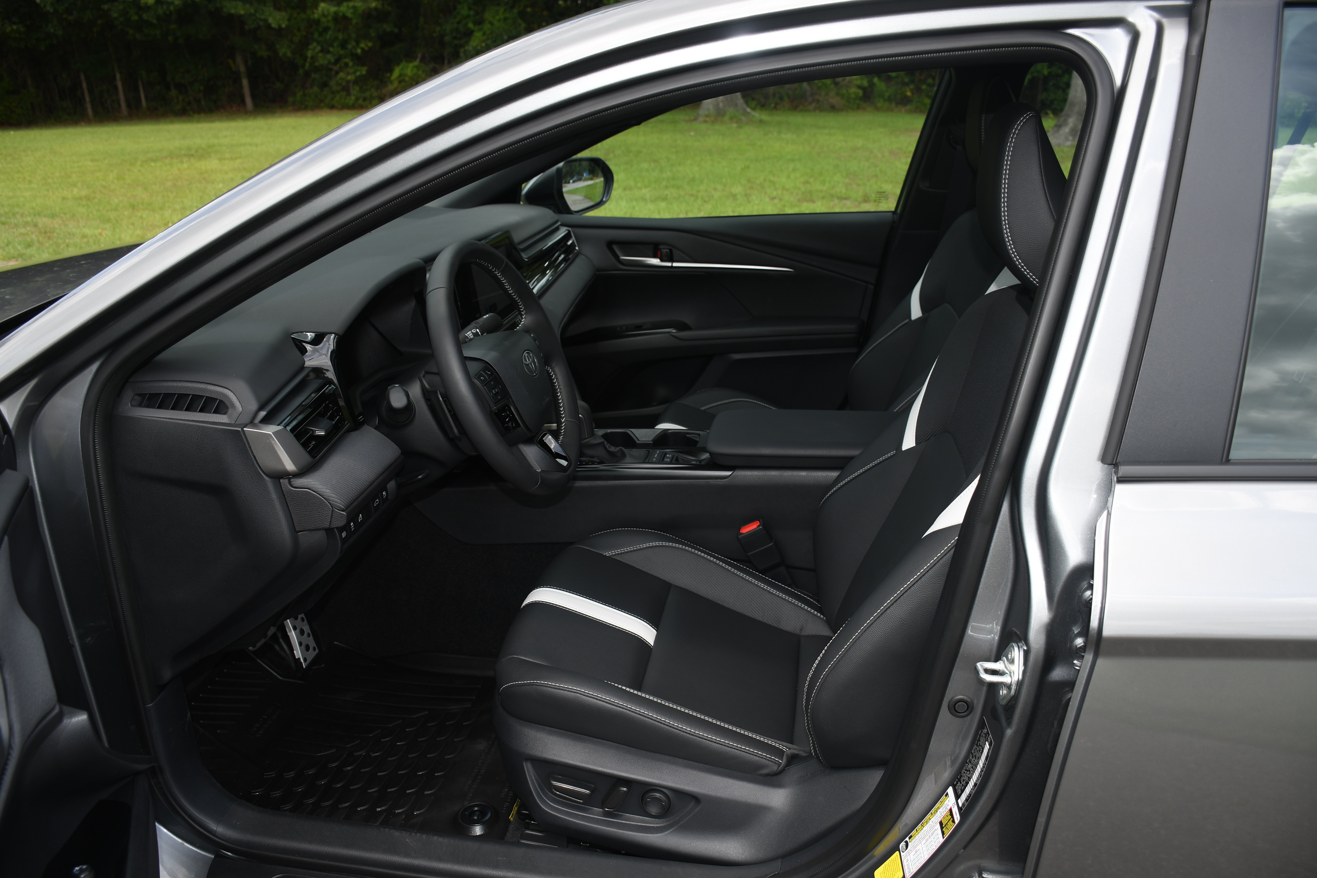 Used 2026  Toyota SE image 7