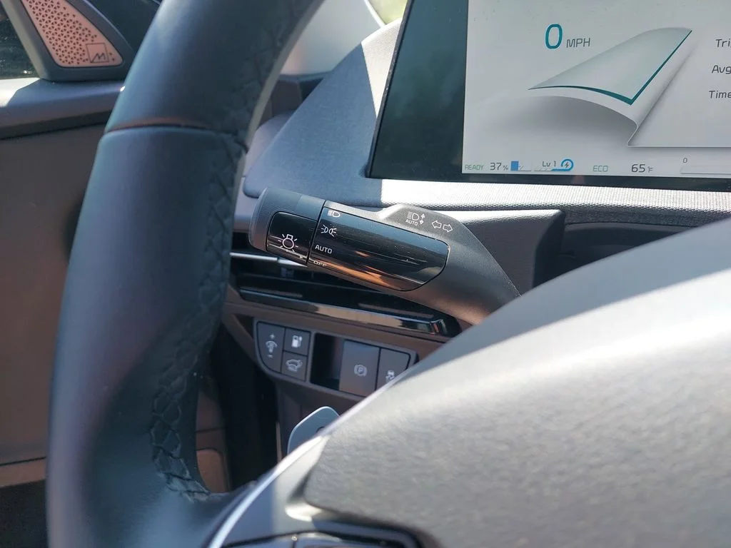 Used 2023 Gray Kia Wind image 26