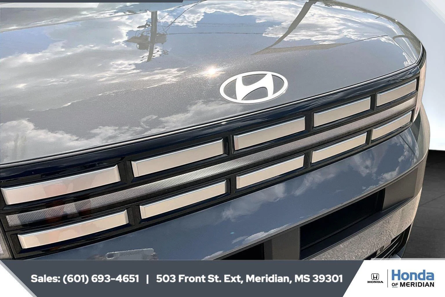 Used 2025 Hampton Gray Hyundai SEL image 22