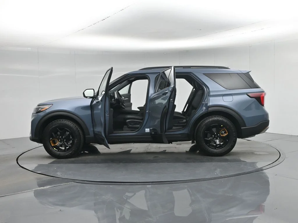New 2026 Vapor Blue Metallic Ford Tremor image 4