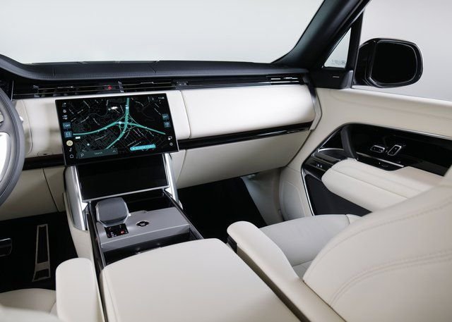 New 2026 Fuji White Land Rover SE image 16