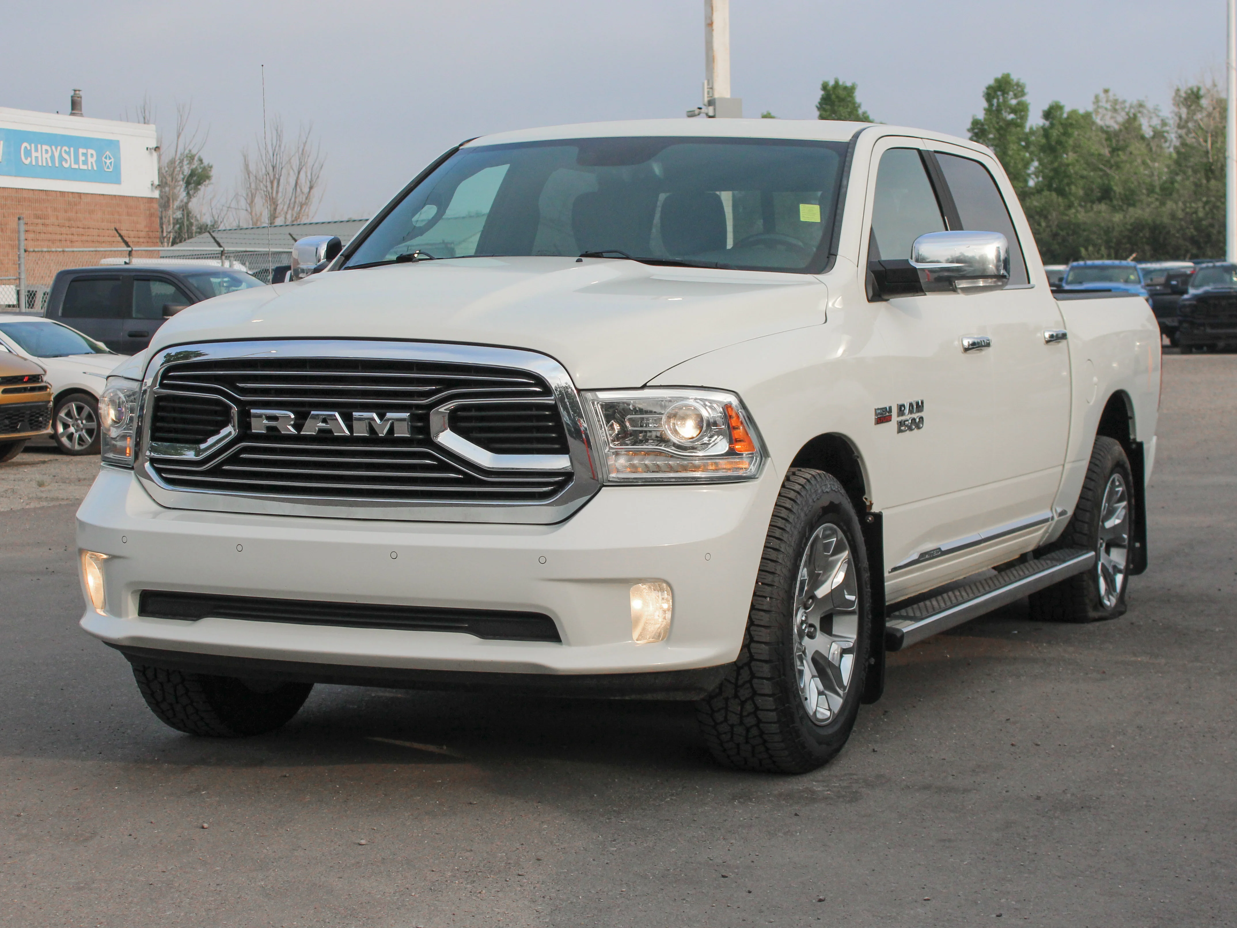 Used 2016 White RAM Limited* | 5.7L V8 | Leather | Heated & Cooled Seats | Sunroof image 11