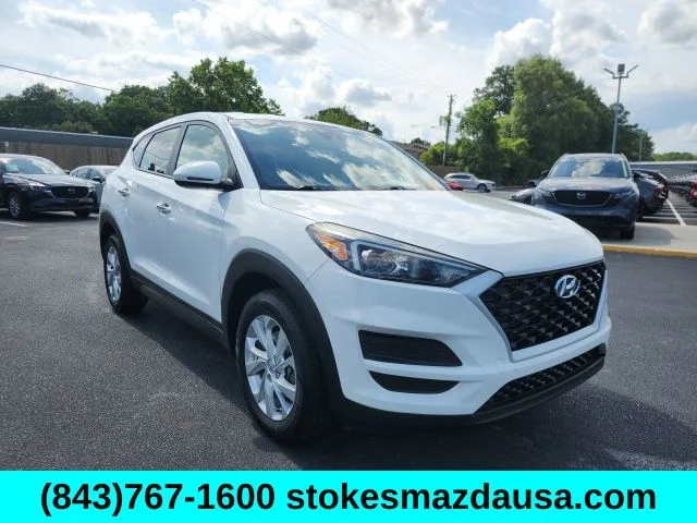Used 2020 White Hyundai SE image 7