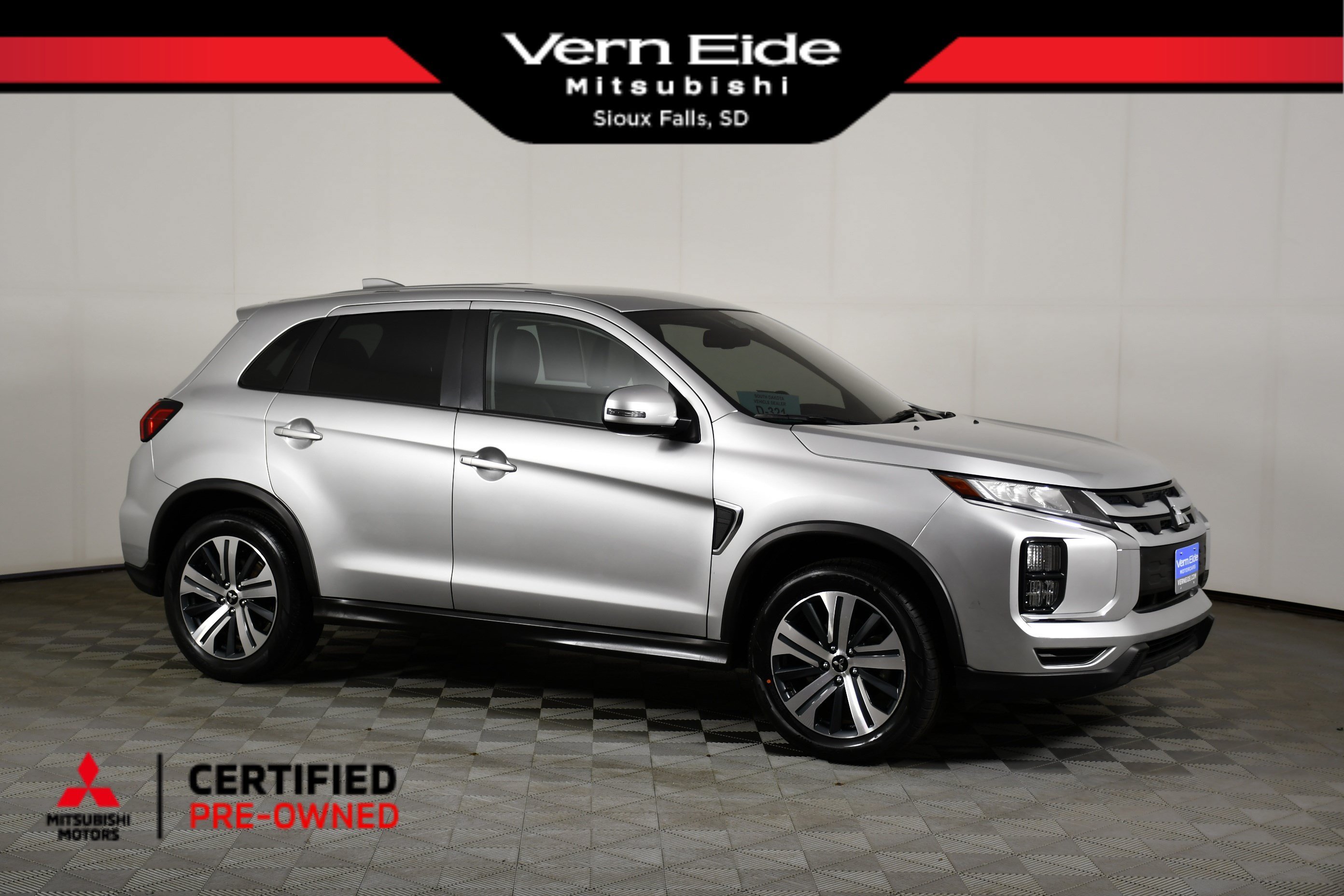 Certified Used 2024 Black Mitsubishi SE image 1