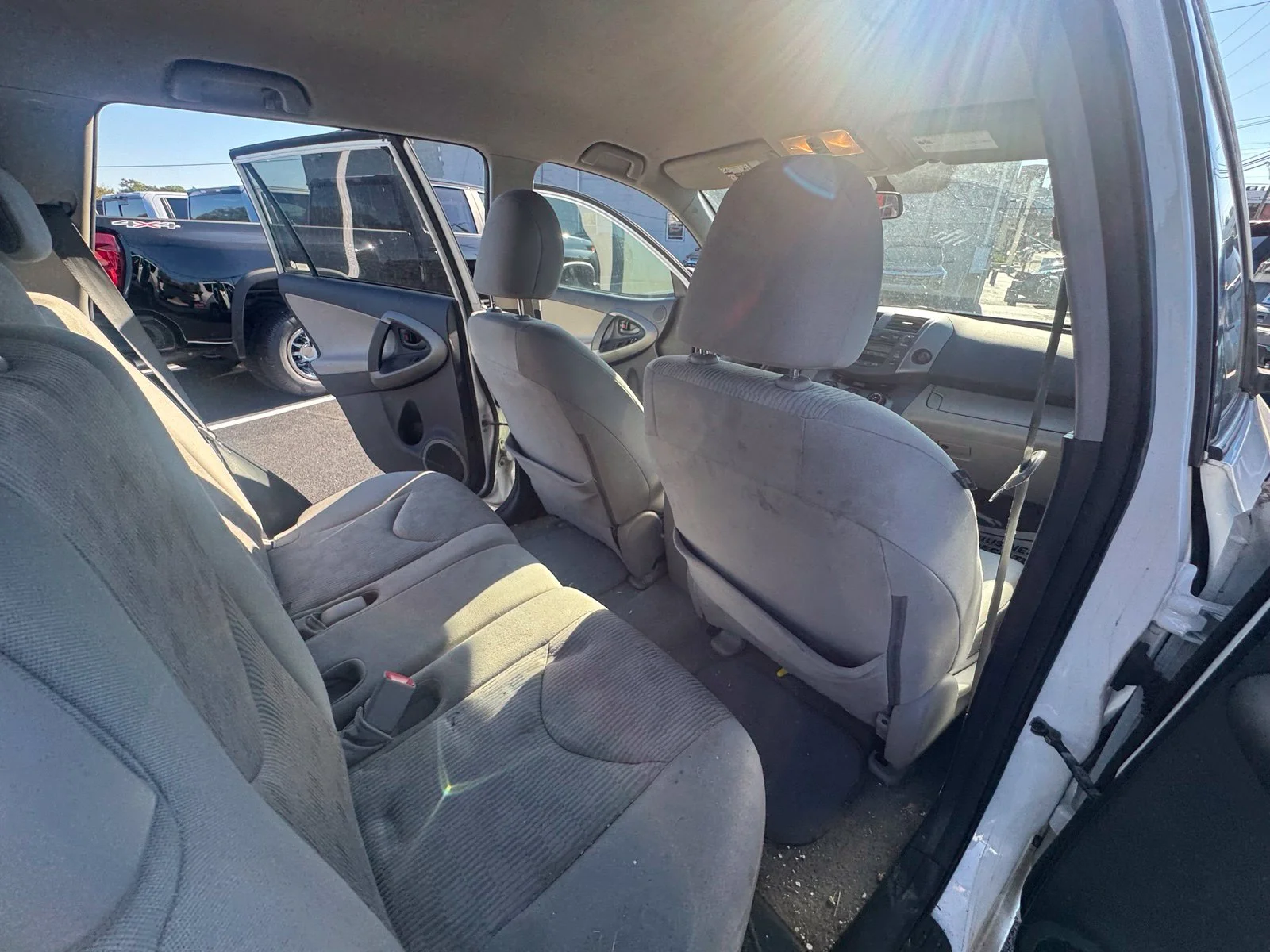 Used 2011 White Toyota Base image 18