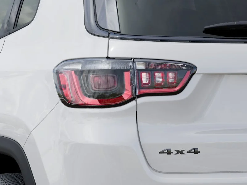 New 2026 Bright White Clear-Coat Exterior Paint Jeep Latitude image 28