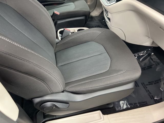 Used 2023 Black Chrysler LX image 24