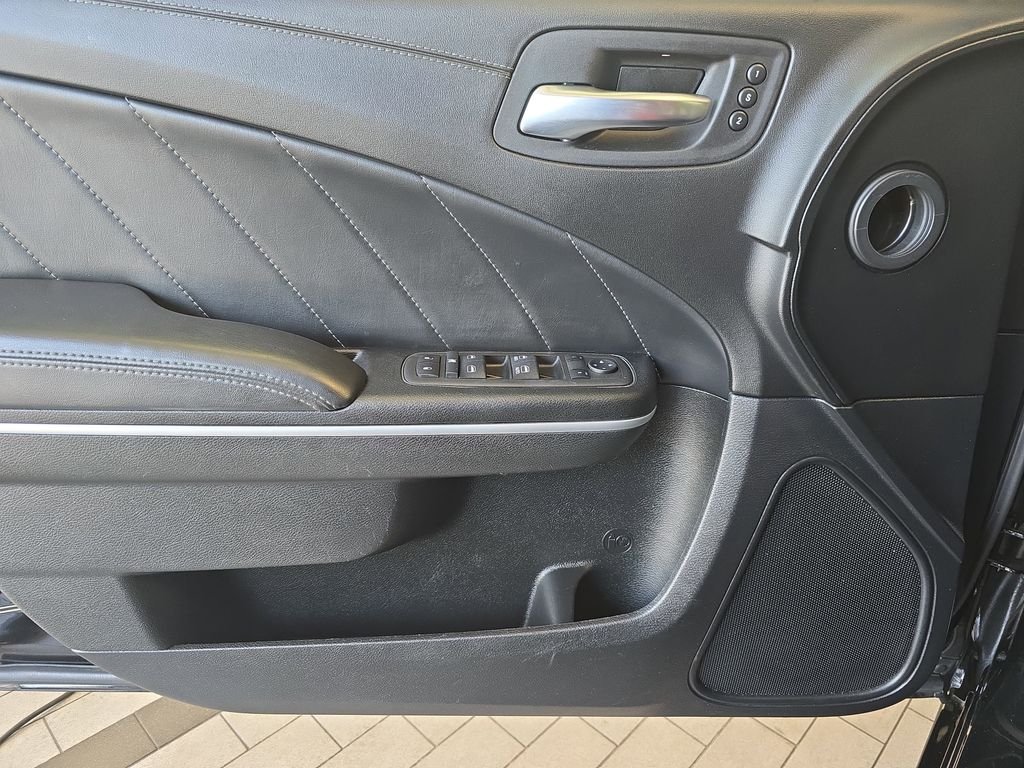 Used 2022 Black Dodge SXT image 29