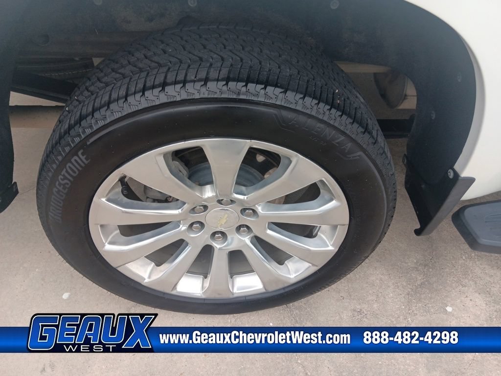 Used 2019 IRIDESCENT PEARL TRICOAT Chevrolet High Country image 16