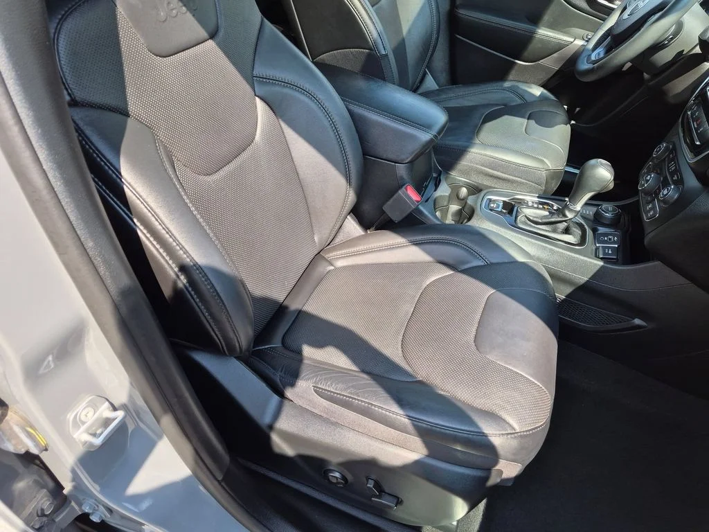 Used 2021 Gray Jeep Limited image 29