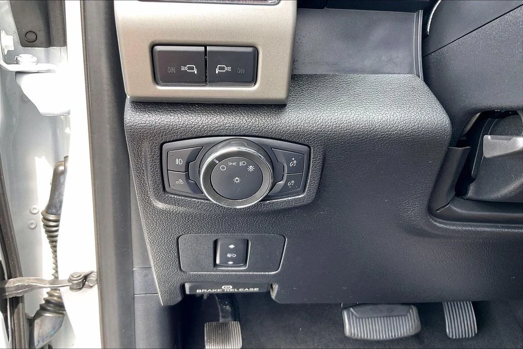 Used 2021 White Ford Lariat image 36