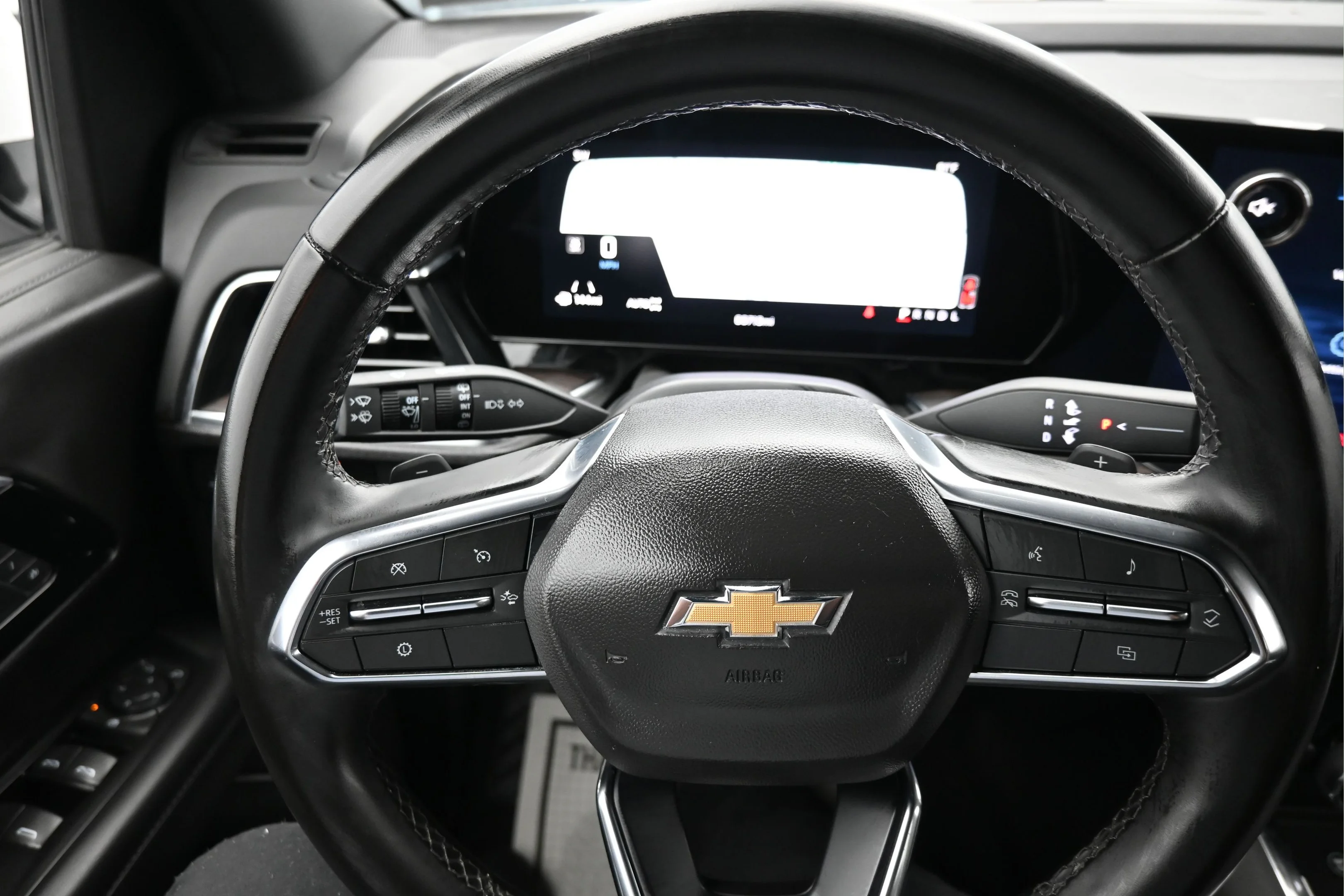 Used 2025 Summit White Chevrolet LT image 15