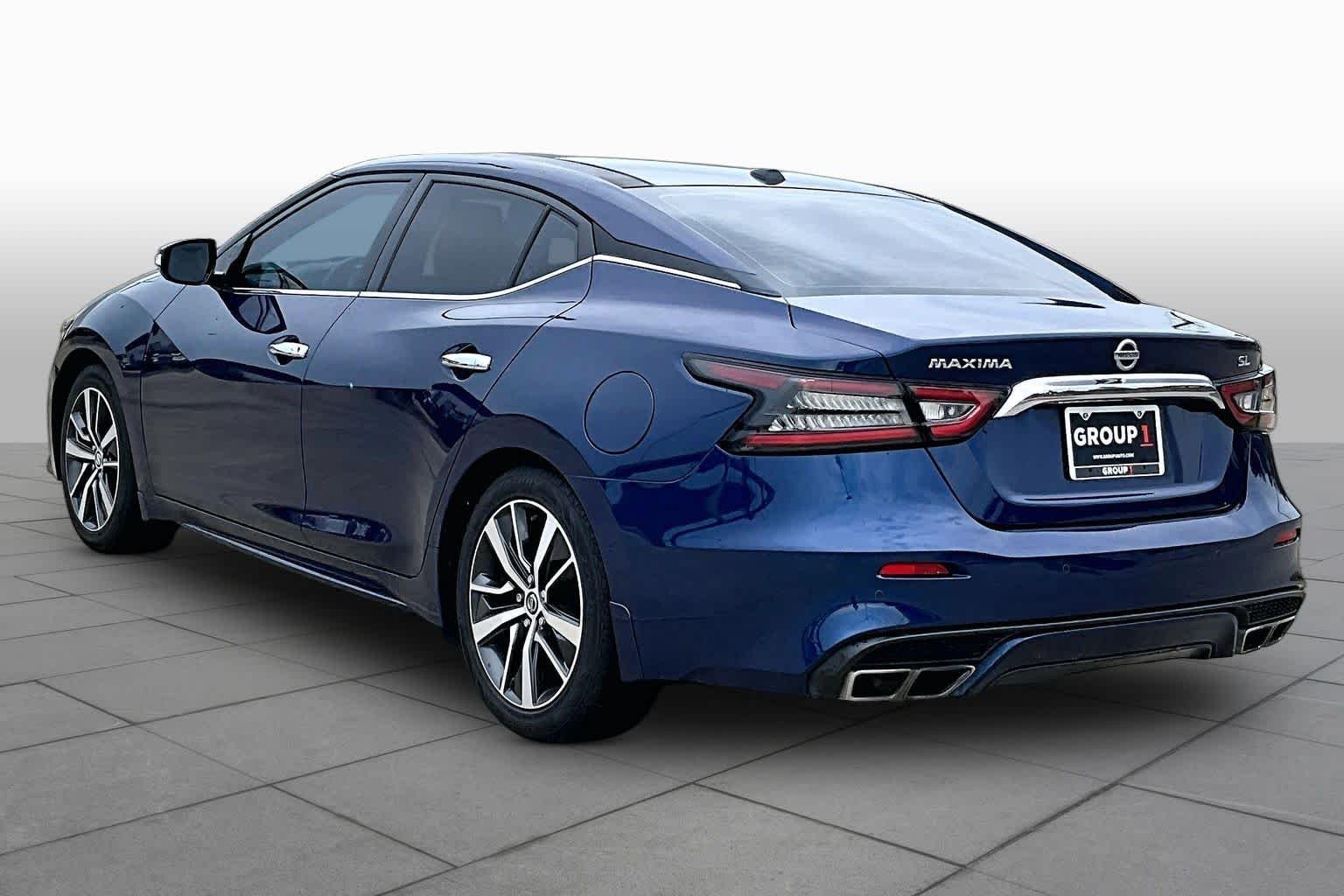 Used 2019 Deep Blue Pearl Nissan SL image 11