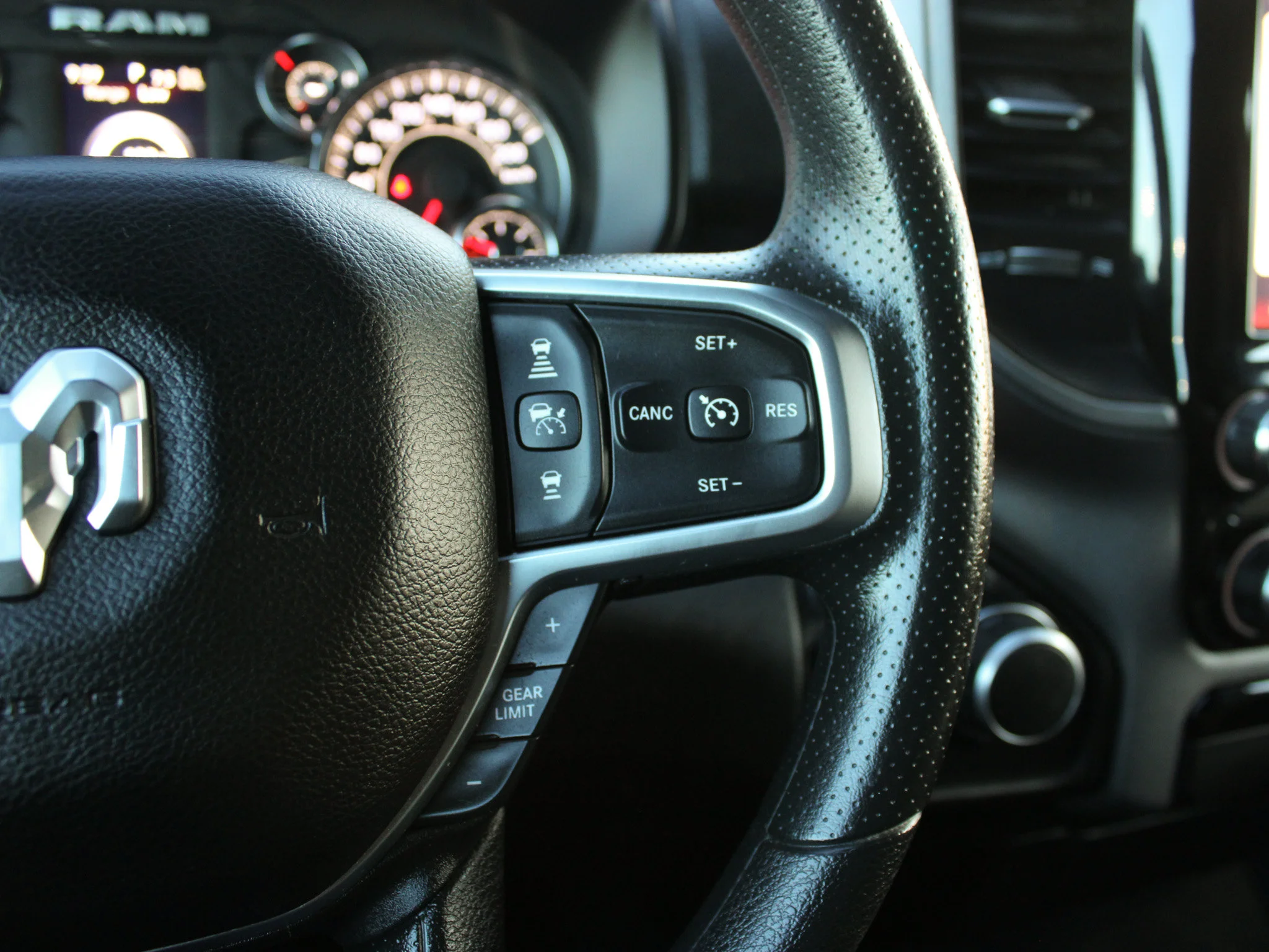 Certified Used 2025 White RAM Tradesman * Adaptive Cruise | Protection Group | Sport Appearance | 3M PPF | Apple CarPlay image 22
