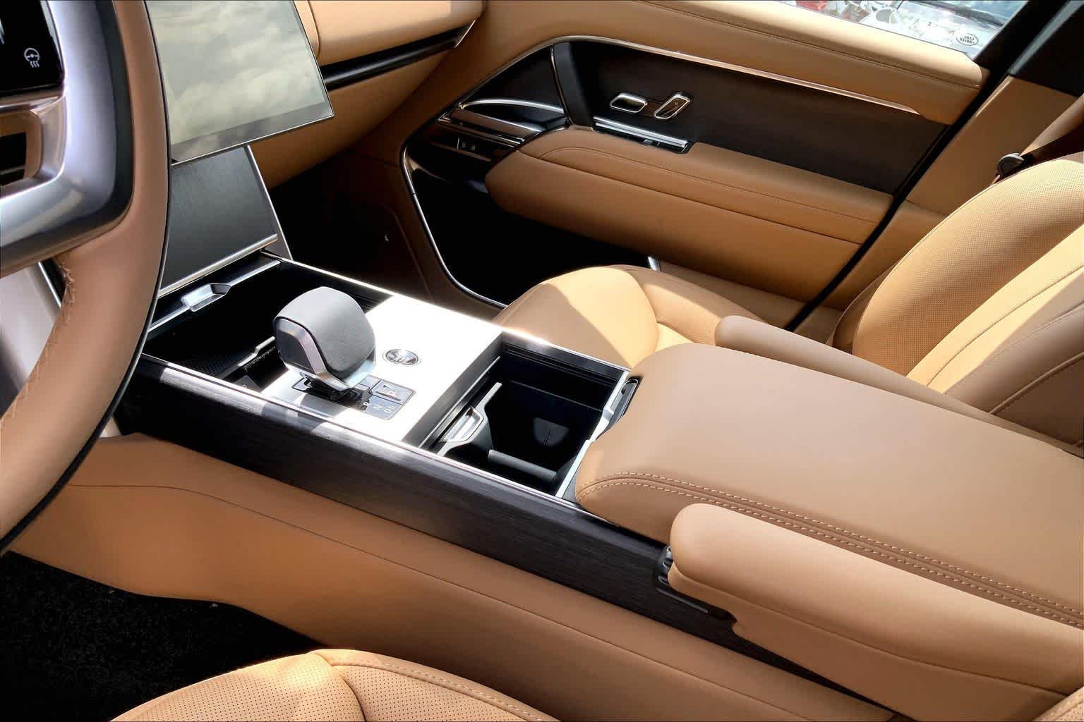 New 2026 Santorini Black Land Rover SE image 10