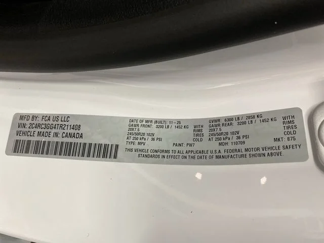 New 2026 Bright White Clear-Coat Exterior Paint Chrysler Limited image 44