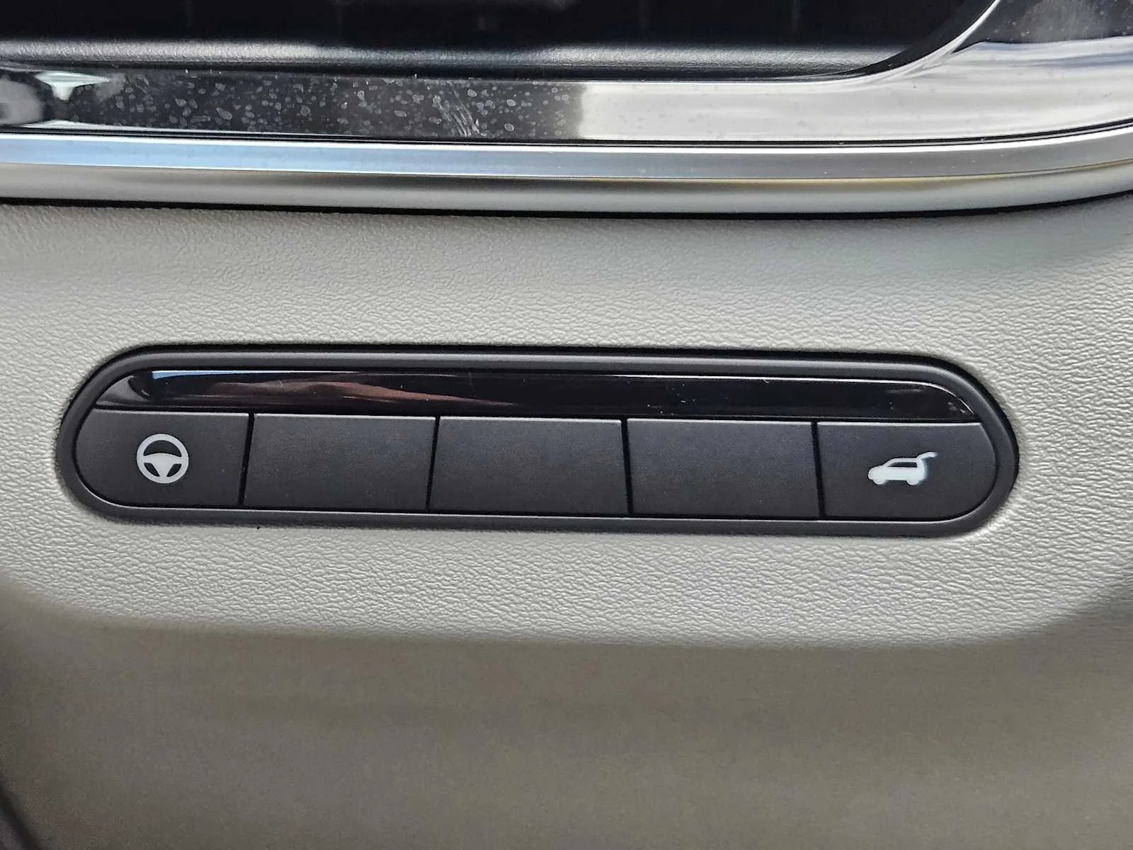 New 2027 RADIANT WHITE INFINITI Luxe FWD image 16