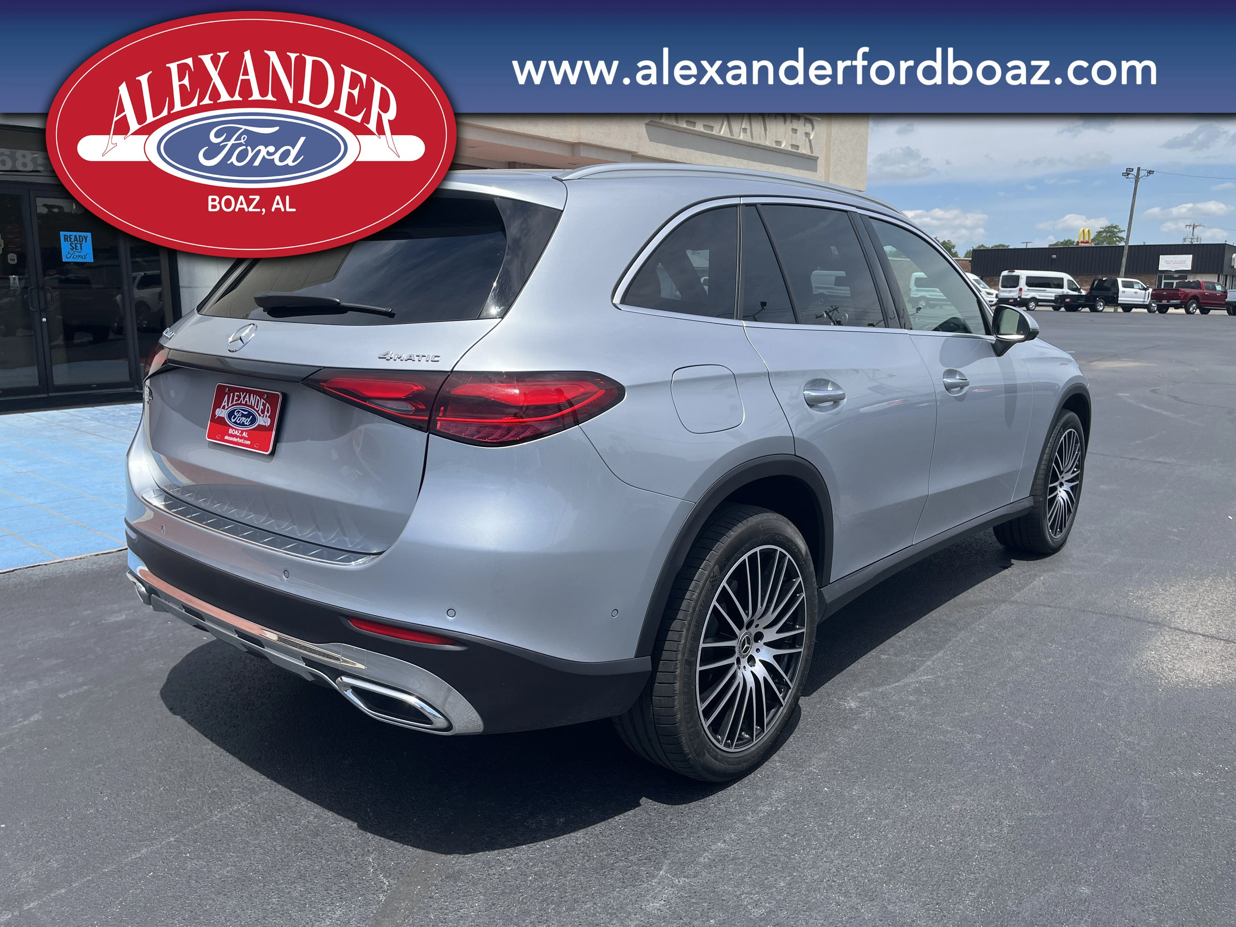 Used 2025 Silver Mercedes-Benz GLC 300 image 4