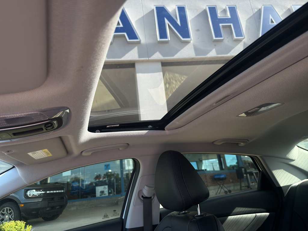Used 2023 Quartz White Hyundai Limited image 2