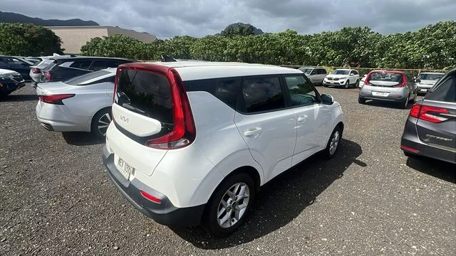 Certified Used 2022 White Kia LX image 5