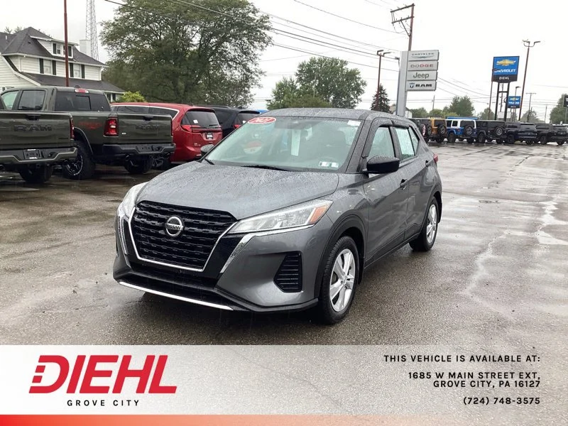 Used 2021 Gray Nissan S image 3